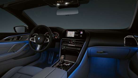 BMW M850i xDrive Gris Dravit metálico, Luz ambiental. BMW M850i xDrive Gris Dravit metálico, Luz ambiental.