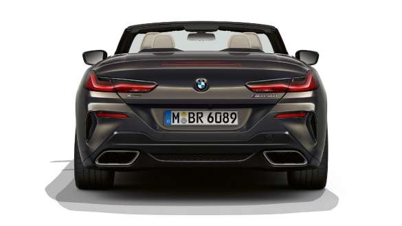 BMW M850i xDrive Gris Dravit metálico, vista trasera, sistema de escape deportivo. BMW M850i xDrive Gris Dravit metálico, vista trasera, sistema de escape deportivo.