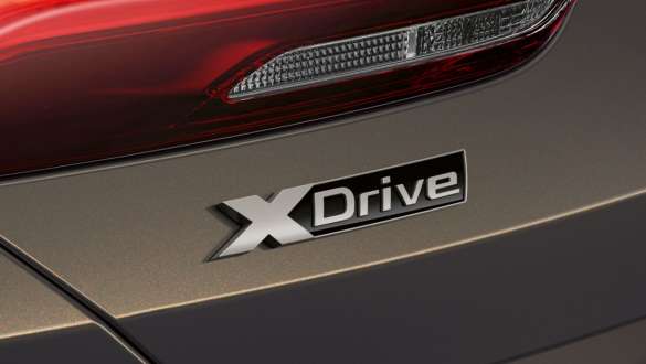 BMW M850i xDrive Gris Dravit metálico, insignia xDrive. BMW M850i xDrive Gris Dravit metálico, insignia xDrive.