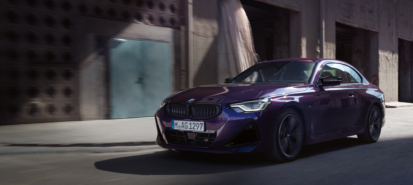 BMW Serie 2 Coupé G42 2021 Thundernight metalizado Vista de tres cuartos del frontal, en marcha