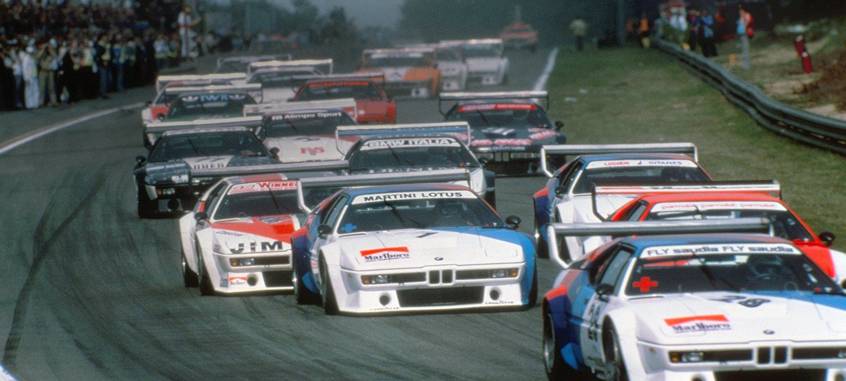 Vehículos BMW M circulando por un circuito BMW Serie M Vehículos BMW M circulando por un circuito