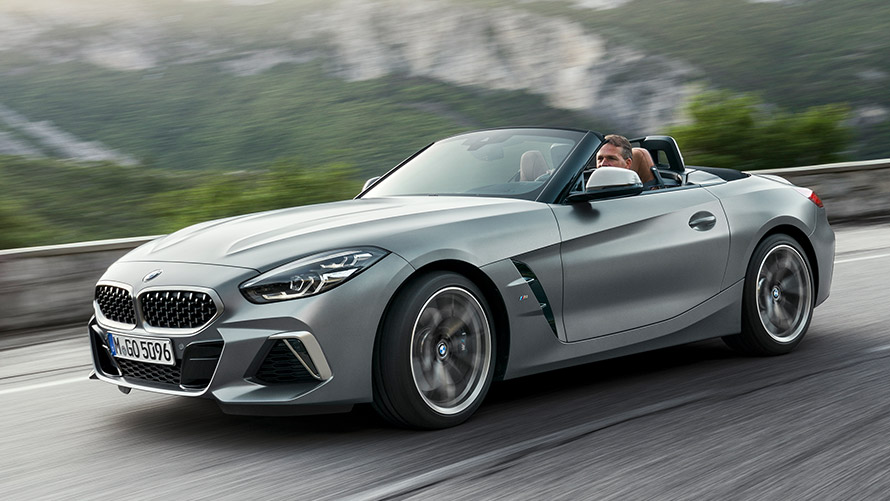 BMW Z4 M G29, vista de tres cuartos del lateral, circulando por la calle BMW M series, BMW Z4 M G29, vista de tres cuartos del lateral, circulando por la calle