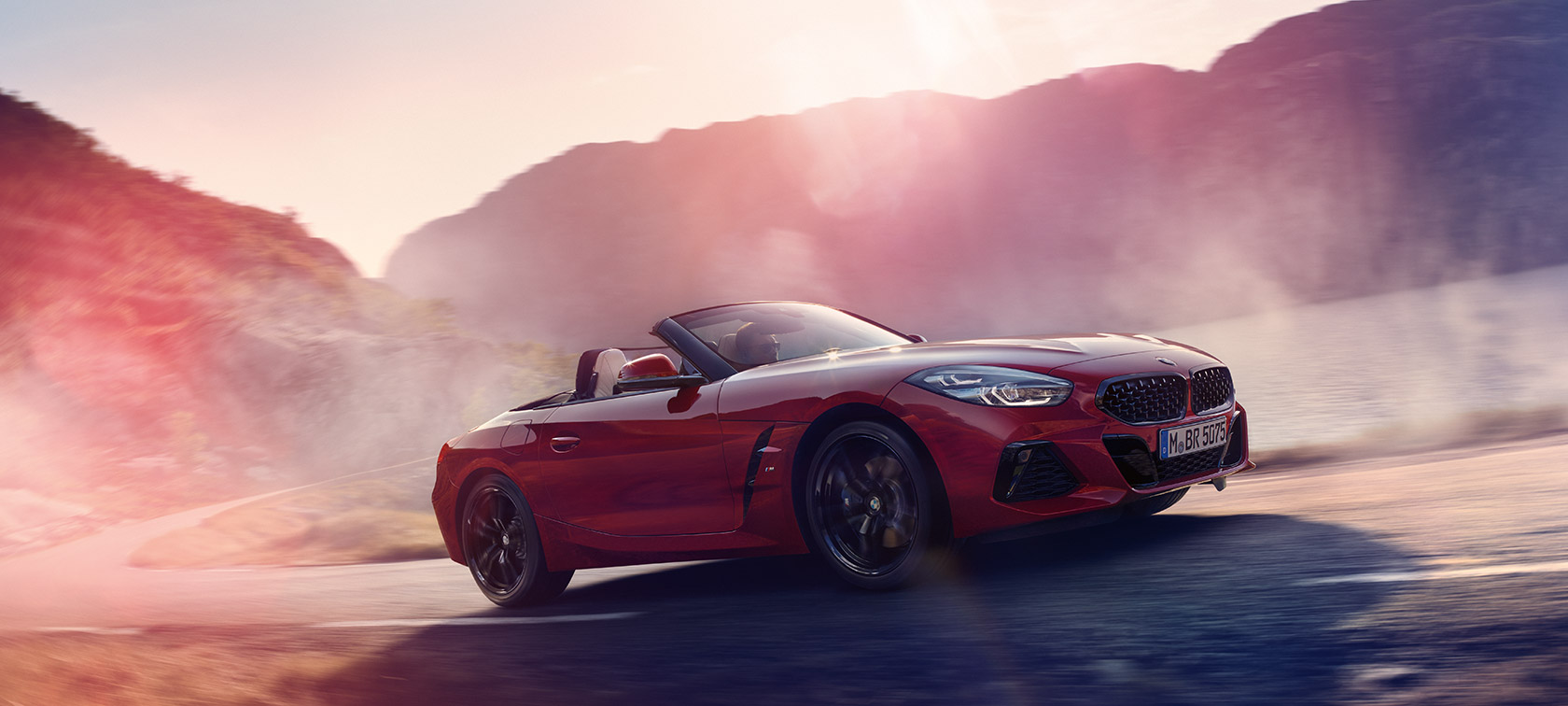 BMW Z4 Roadster subiendo una pendiente