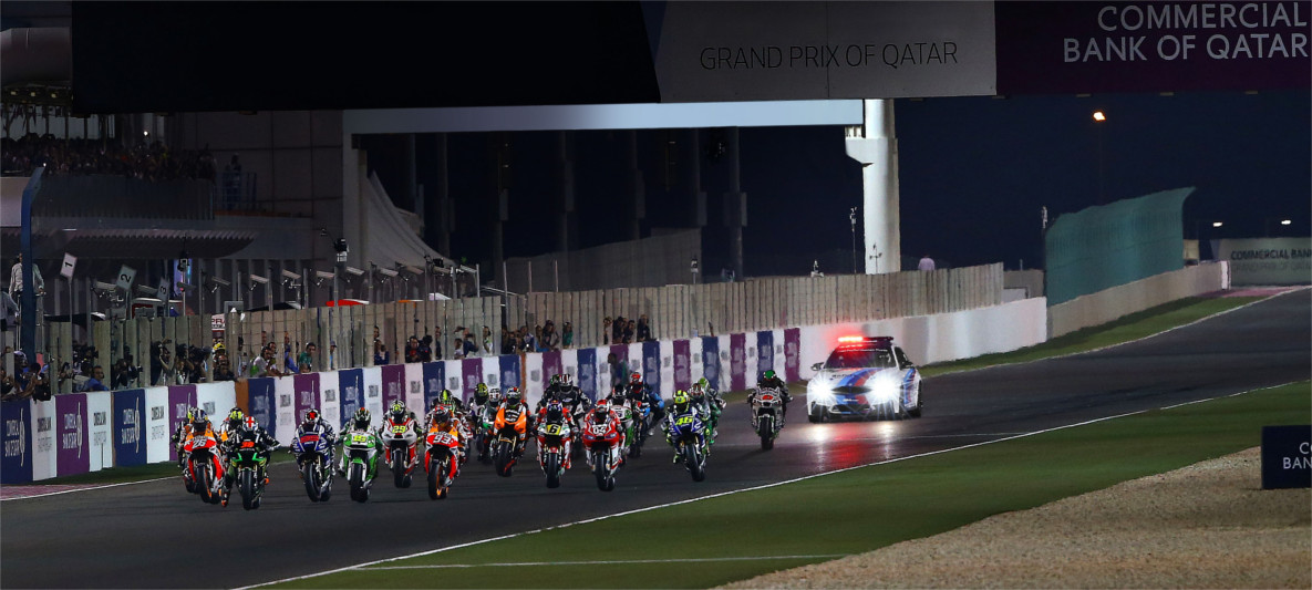 BMW M: Auto oficial del MotoGP Coche de lujo BMW M en el MotoGP