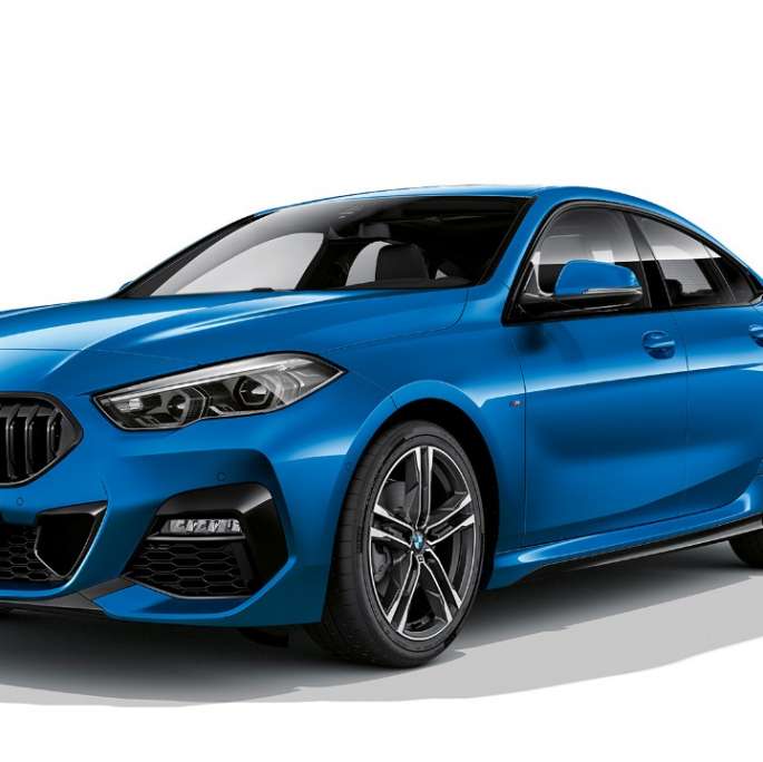 Llantas de aleación ligera M nuevo BMW Serie 2 Gran Coupé M Sport Misano Blau metalizado F44, vista de tres cuartos del frontal
