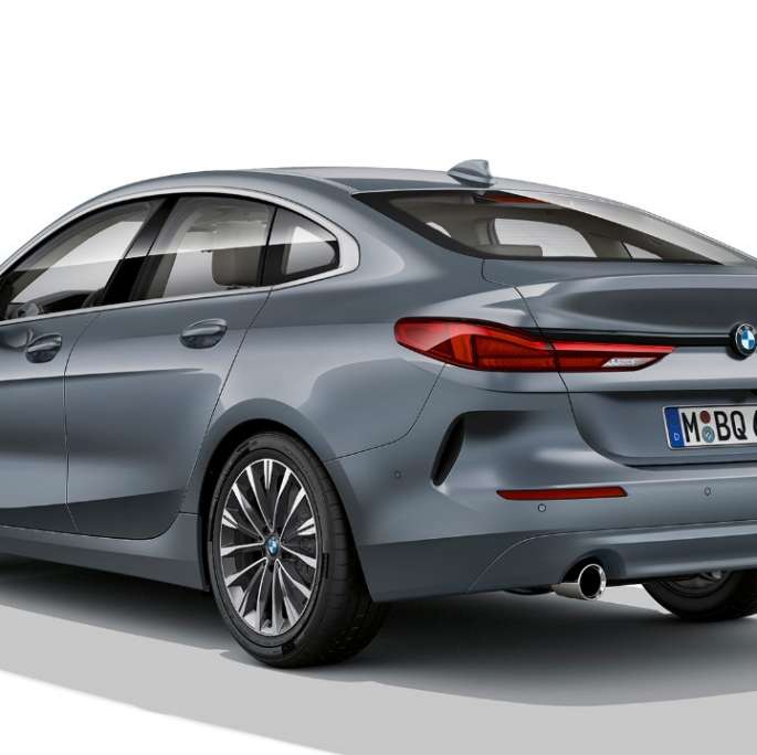 Llantas de aleación ligera de 17 pulgadas nuevo BMW Serie 2 Gran Coupé Acabado Luxury Storm Bay metalizadoF44, vista de tres cuartos del lateral