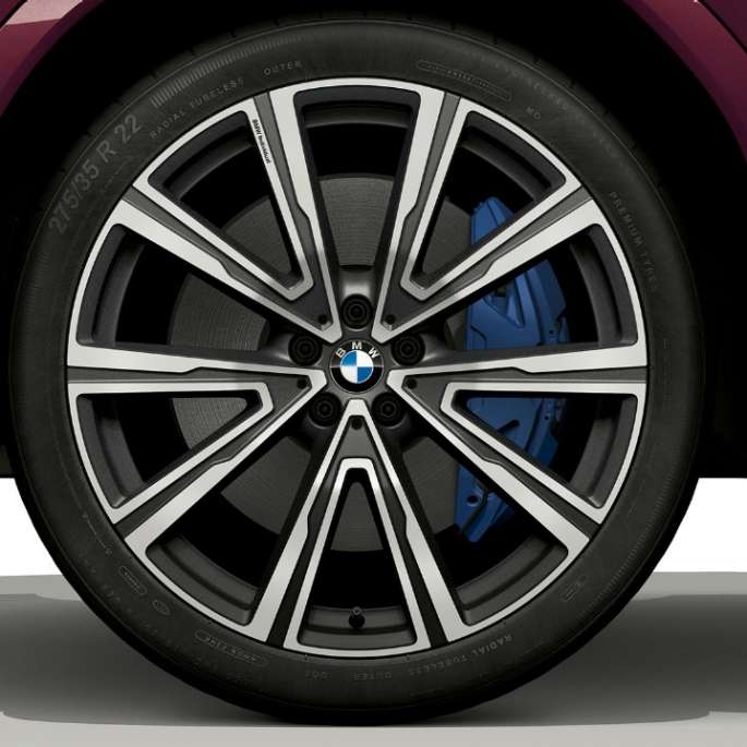 BMW X6 with BMW Individual with focus on light alloy wheel.